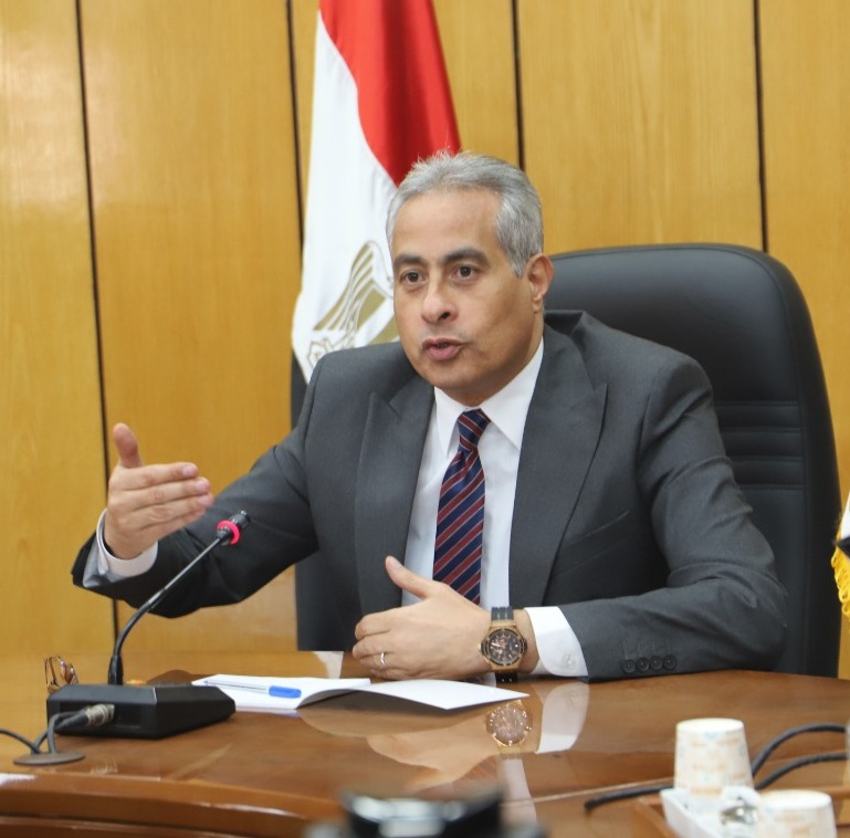 وزير القوى العامله 